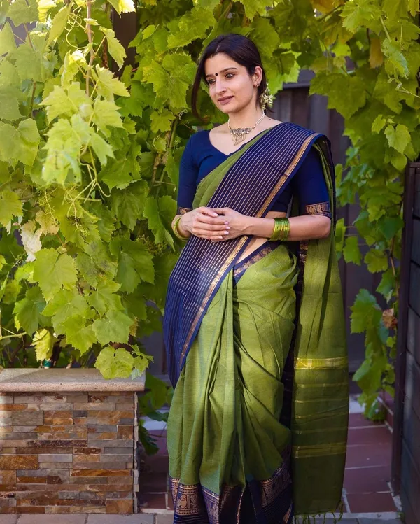 Green Aradhana Narayanapet Pure Cotton Saree with Running Blouse Piece – A Timeless Traditional Weave - Image 4